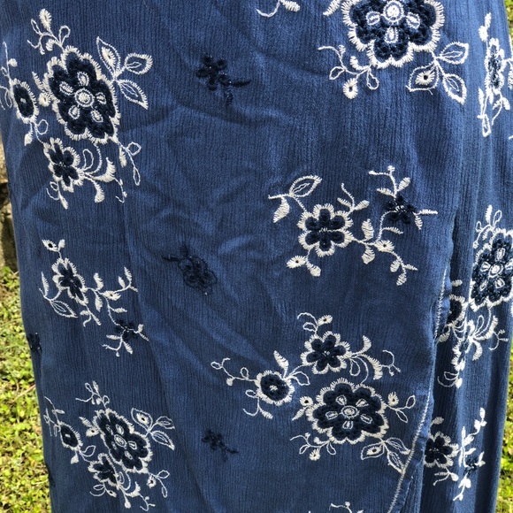 Chelsea & Violet Navy Embroidered Dress NWT Medium - Picture 4 of 8